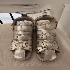 🦢 18~24 Mth Leather Robeez Gold Strappy Baby Sandals with cut out pattern NWT